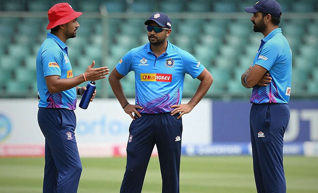 চোটের ছায়ায় ট্রাই-সিরিজ: নিসাঙ্কা ছাড়া শ্রীলঙ্কার পাওয়ারপ্লে, আর কুশল মেন্ডিসের কাঁধে বাড়তি বোঝা